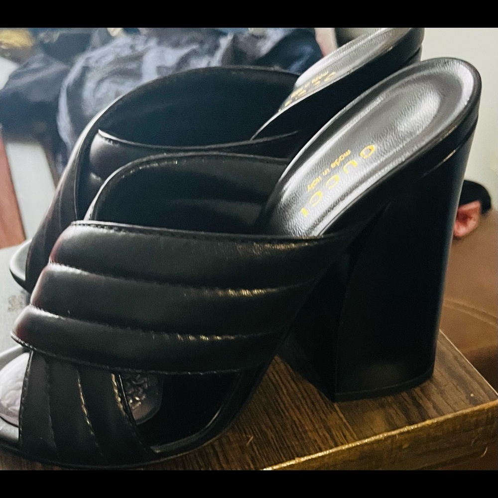 Black gucci mules